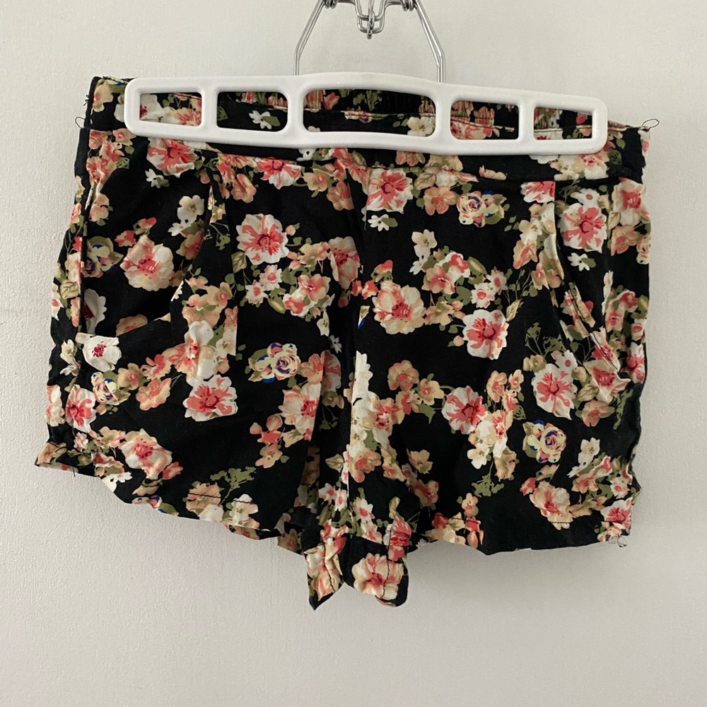 Floral Short shorts